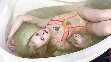 HORNY CURVY BLONDE BUNNY FORGETS HOW TO BREATHE STAYING UNDERWATER