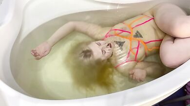 HORNY CURVY BLONDE BUNNY FORGETS HOW TO BREATHE STAYING UNDERWATER
