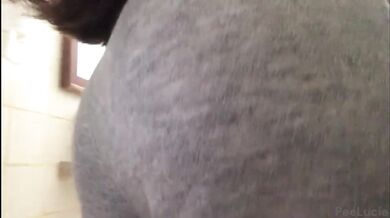Naughty girl opened and lowered her sweatshirt, horny and urinating deliciously! Pee fetish!