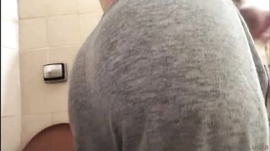 Naughty girl opened and lowered her sweatshirt, horny and urinating deliciously! Pee fetish!