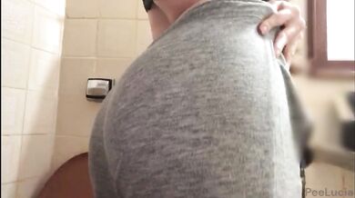 Naughty girl opened and lowered her sweatshirt, horny and urinating deliciously! Pee fetish!