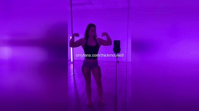 18yo Pilates Mishap: Creamy Pussy Squirt on TikTok Live