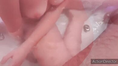 New Year's Eve foreplay in the jacuzzi. Handjob and Blowjob