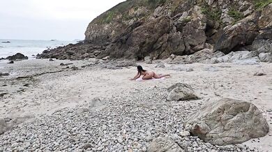 Hard sex on the beach with a stranger!!