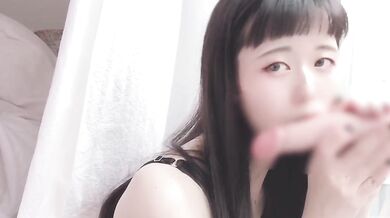 舐めてしごいてディルドで前戯ぽいことする