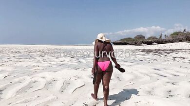 come see my wet pussy on the beach