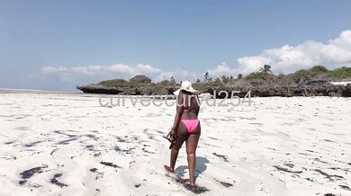 come see my wet pussy on the beach