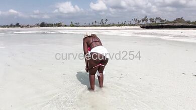 come see my wet pussy on the beach