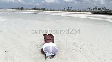 come see my wet pussy on the beach