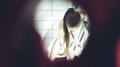 Spying On A Student In The Shower. While She Shaves Her Dirty Pussy