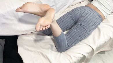 Worship my LOnG Legs And Bare Feet