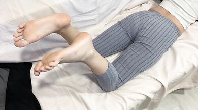 Worship my LOnG Legs And Bare Feet
