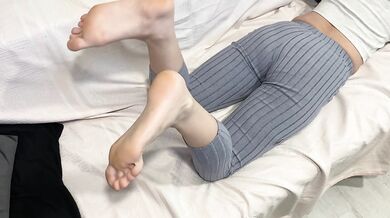 Worship my LOnG Legs And Bare Feet