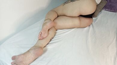 Beautiful soles, delicious feet, big legs, huge ass