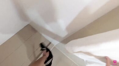 Double blowjob in the shower