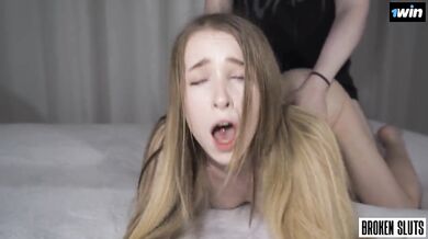THE HARDEST ORGASM OF HER LIFE - Pretty Teen ROUGH Fucked To Multiple Screaming Orgasms ´