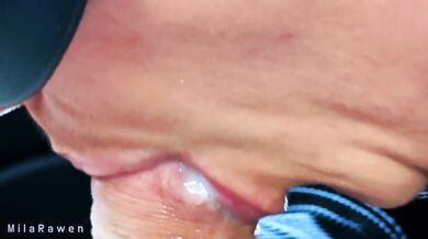 CLOSE-UP: Super-hot blowjob in a car to a stranger and cum in her mouth