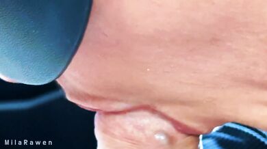 CLOSE-UP: Super-hot blowjob in a car to a stranger and cum in her mouth