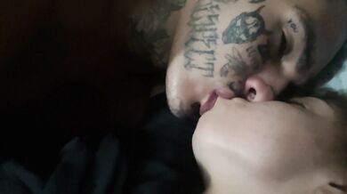 Fudendo com essa loirinha de ladinho é muito gostoso