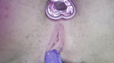 Anal plug plus a very creamy fingering and playing