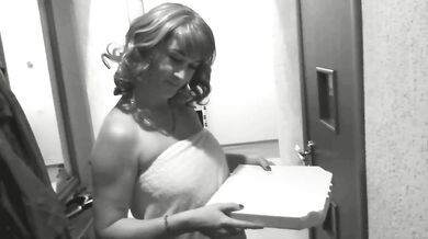 Pizza delivery guy brought pizza His met by naked owner sexy blonde MILF without panties and bra. Shower. Ass mature Natural Tits Milf Pussy Homemade