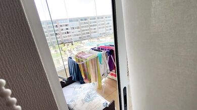 Vacation Hookup: Amateur Girl Gets Drilled by Local Guy in Her Hotel