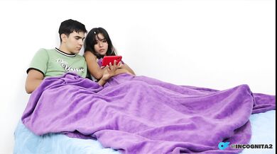 estabamos viendo peliculas pero se le puso la verga dura y me follo