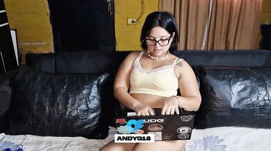 LA SECRETARIA MAS CALIENTE DE ARGENTINA HACE SQUIRT