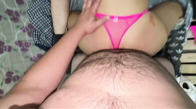 Viejo y gordito le hacen el culo a una vecina