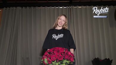Wet rough sex for a bouquet of flowers on March 8th. Hit the jackpot on a dating app