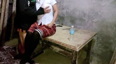 Pinay teen - PAKANTOT MUNA SA JANITOR habang walang teacher