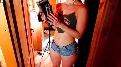 The blonde from the sex shop stops me during my ASMR Hearbeat so I can try out a glass dildo: unboxing and test ! ( TRAILER "ICICLES N°62" VIDEO )
