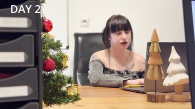 FK2 - Nouvelle collègue vierge au bureau se fait coacher sexuellement par Milf une comptable nymphomane - PARTIE 1