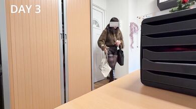 FK2 - Nouvelle collègue vierge au bureau se fait coacher sexuellement par Milf une comptable nymphomane - PARTIE 1