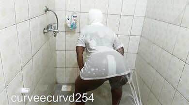 getting wet in the showers twerking