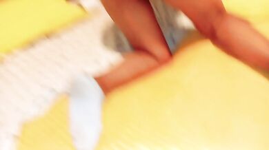 Esposa de 30 años adicta a ver porno y correrse en la polla de su marido viendo cosas sucias