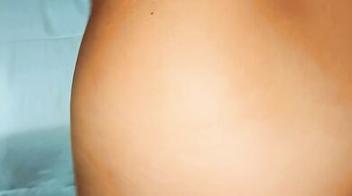 Esposa de 30 años adicta a ver porno y correrse en la polla de su marido viendo cosas sucias