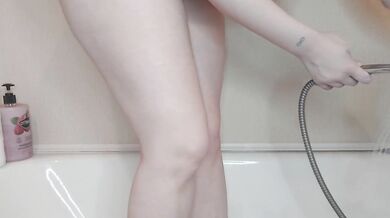 You watch me wash my head and shave my pussy and I like it