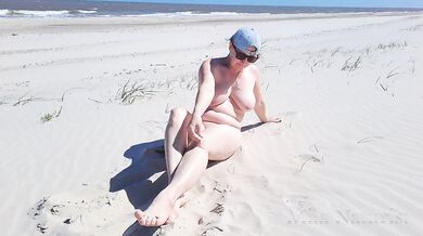 Naked walk and outdoor pissing in the desert