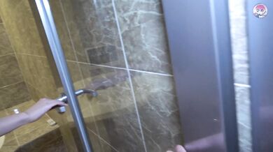 Reality Pissing in Shower: Voyeur / 【リアル放尿】お風呂場での生々しいガチおしっこ。素人美女の日常をのぞき見
