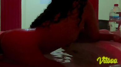 My girlfriend likes to have sex in the jacuzzi, she moves really well