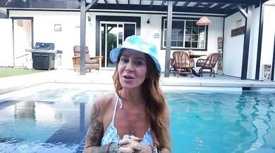 Tiny Redhead Explores Palm Springs