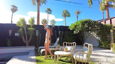 Tiny Redhead Explores Palm Springs