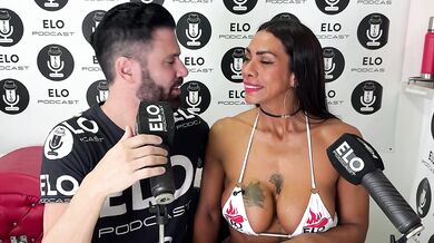 Milf nos cuenta lo que le gusta que le hagan en la cama!