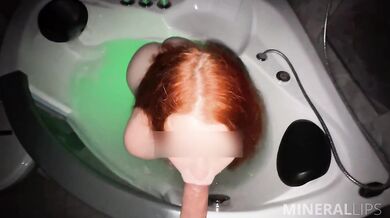 Fucked a Russian slut in the jacuzzi in her wet pussy