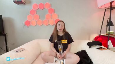 25K Subs Milestone! Unboxing My Official Pornhub Gift Box – What’s Inside?!