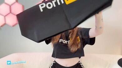 25K Subs Milestone! Unboxing My Official Pornhub Gift Box – What’s Inside?!