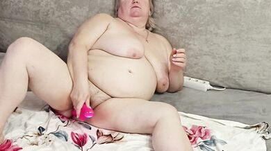 juicy fleshy pussy and big ass of the stepmother