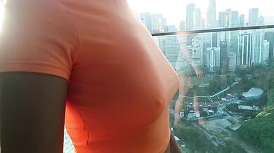 Risky masturbation and blowjob on the roof on the 40th floor.