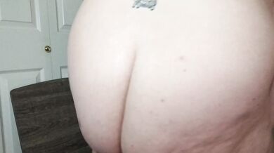 Posing and Showing Off My 8 Months Pregnant Body